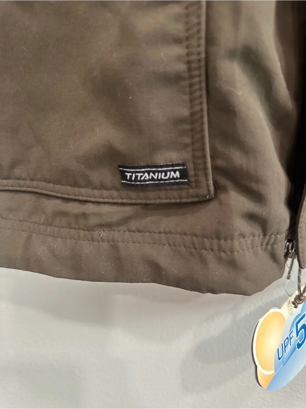 NWT Columbus titanium upf50+,zipper doesn’t work,outdoor